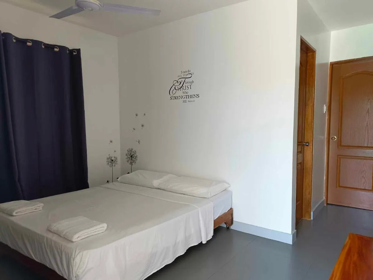 La Casa Dania Backpackers Hostel